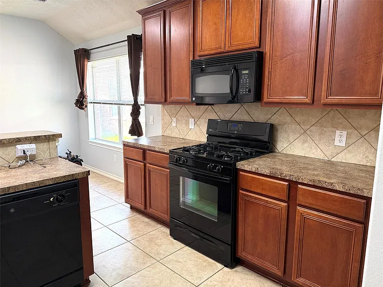 6826 Chester Oak Dr — Photo 14