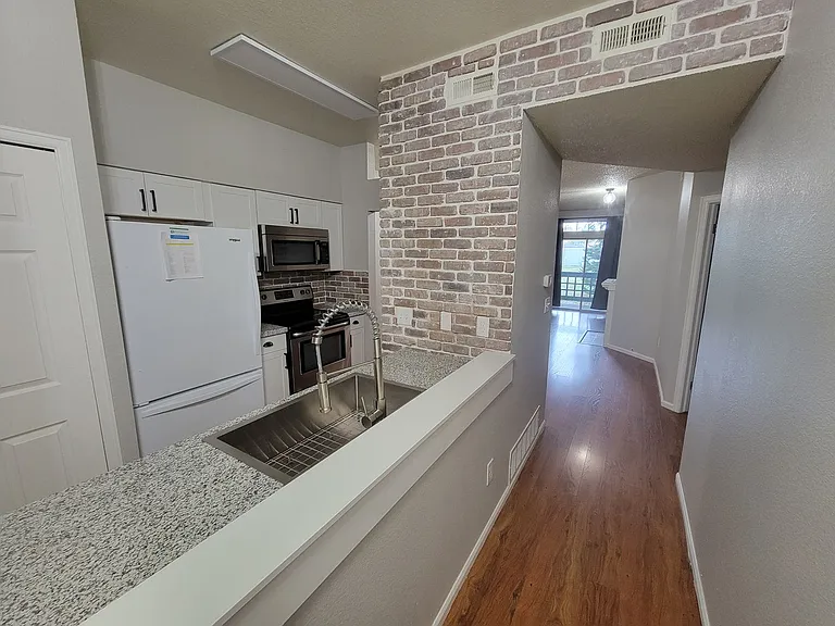 7438 Singing Hills Dr — Photo 17