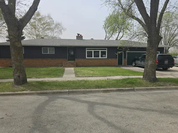 403 9th St SE, Barnesville, MN 56514