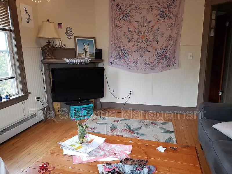 3 bed, 1.0 bath, 900 sqft, $3,000 — Photo 4