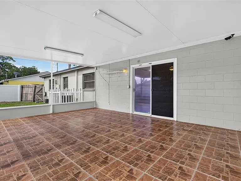 6411 Santa Monica Dr — Photo 27