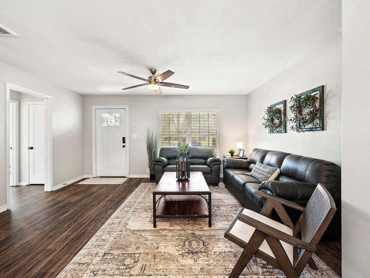 3 bed, 1.0 bath, 1112 sqft, $2,600 — Photo 4