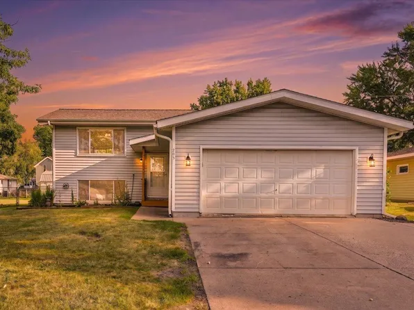205 W Elm St, Roberts, WI 54023