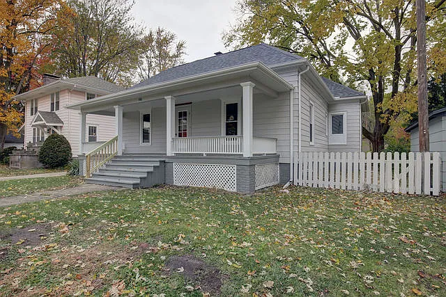 106 W Washington St photo 1