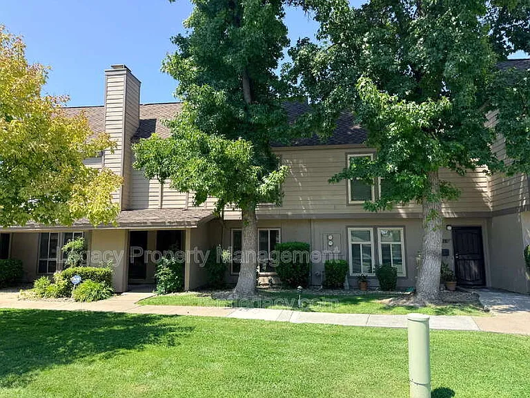 339 Bridge Pl — Photo 3