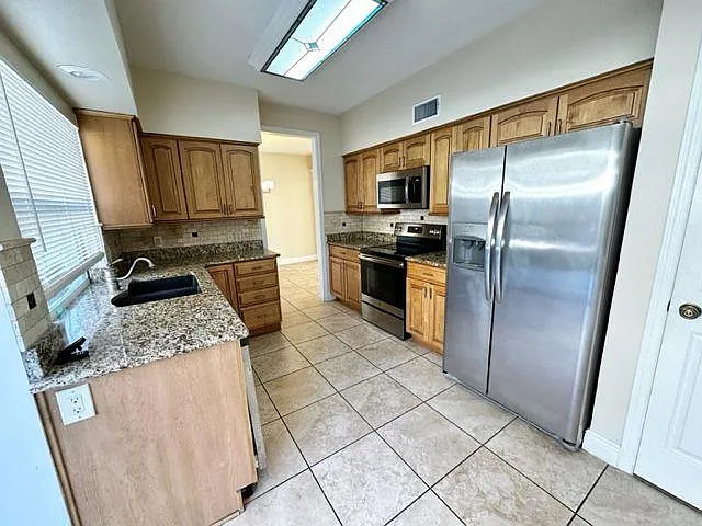 955 W Charing Cross Cir — Photo 8