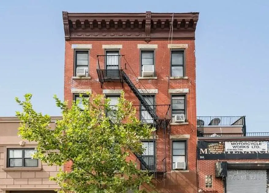 398 Menahan St #3