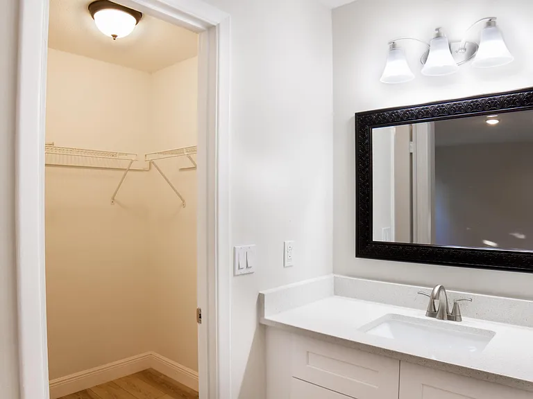 1702 Sanford Ave — Photo 7