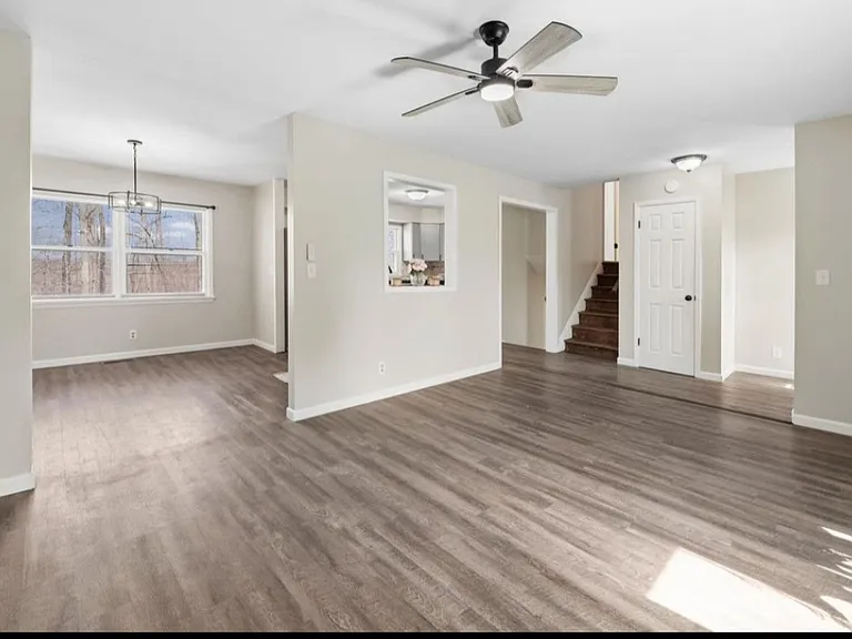 100 Foxwood Ct — Photo 8
