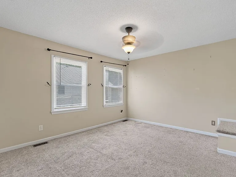 119 Kingsbridge Ln — Photo 21