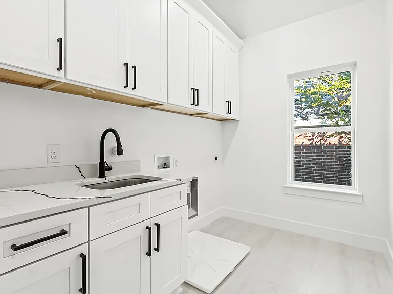 1720 Morris St — Photo 7