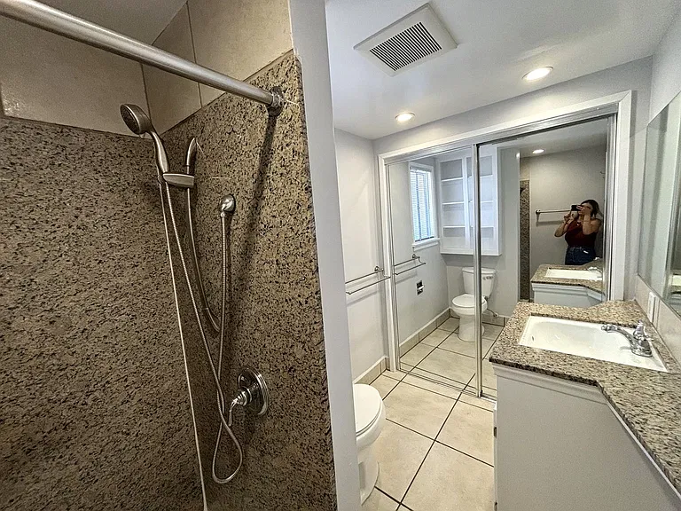 10814-10818 Blix St #10814-814-B2 — Photo 15