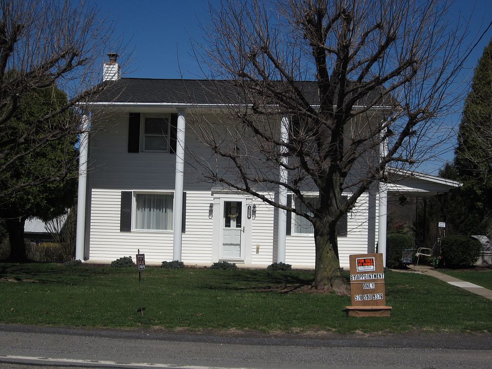 Front of house sits off road