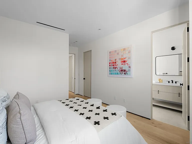 246 Playa Del Norte St — Photo 18