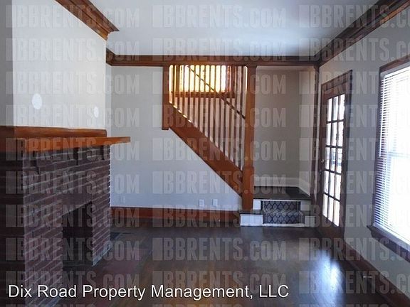 2nd image of 109 Redwood Ave