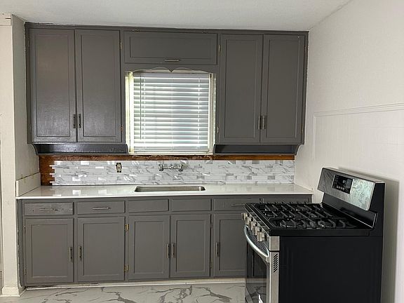 2nd image of 1605 Stella Ave