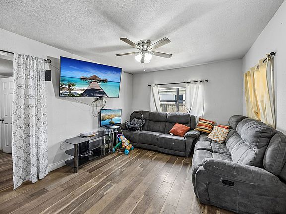 2nd image of 2248 Cooper St