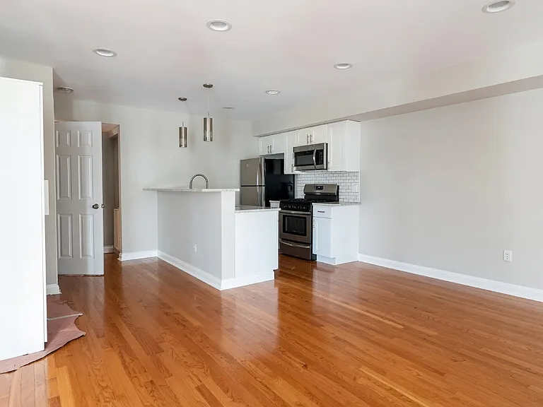 3627 W Oakdale Ave #2F — Photo 4