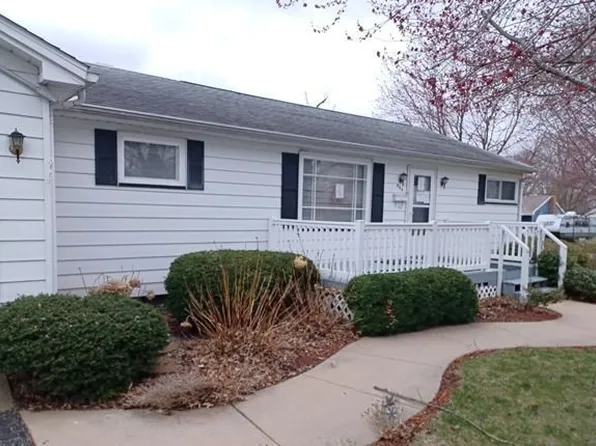 804 11th St, Lacon, IL 61540