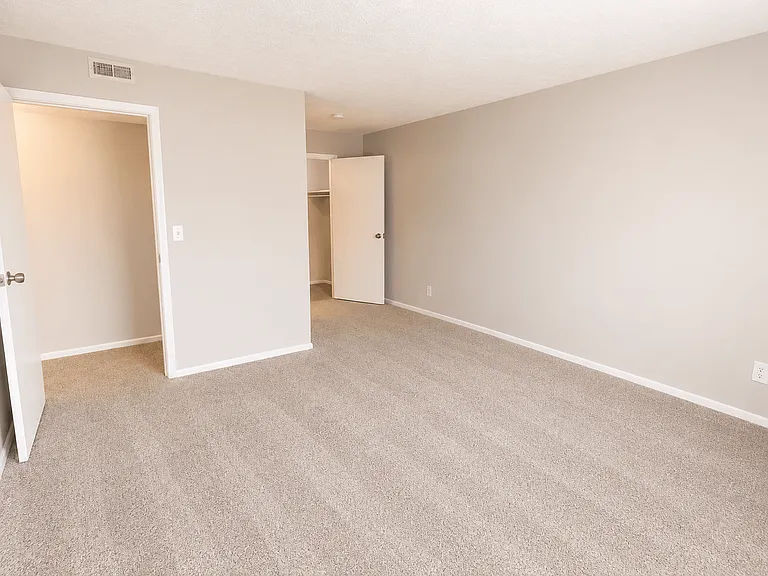 Camelot East Apartments — Photo 22