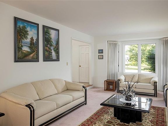 5th image of 3 Turnberry Ct