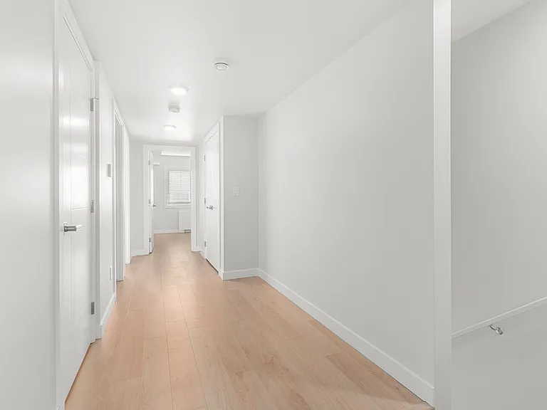 1115 Willowgrove Cres — Photo 24