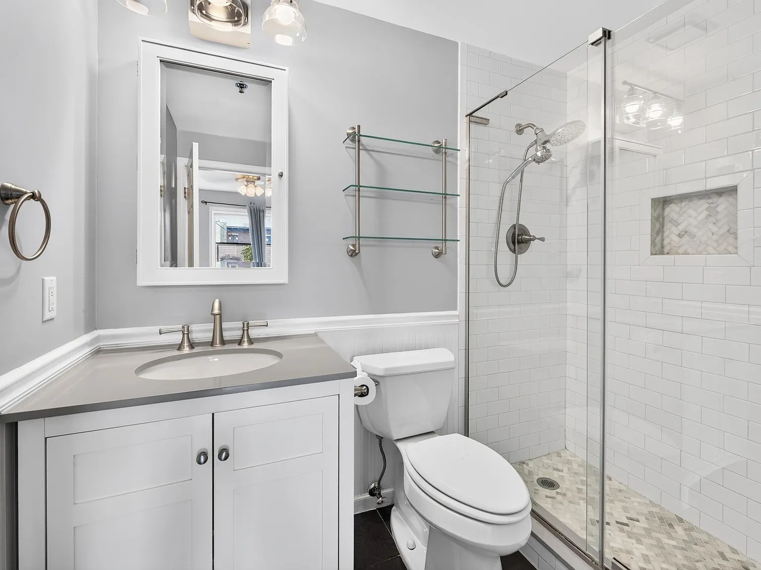 2 bed, 2.0 bath, 829 sqft, $4,200 — Photo 4