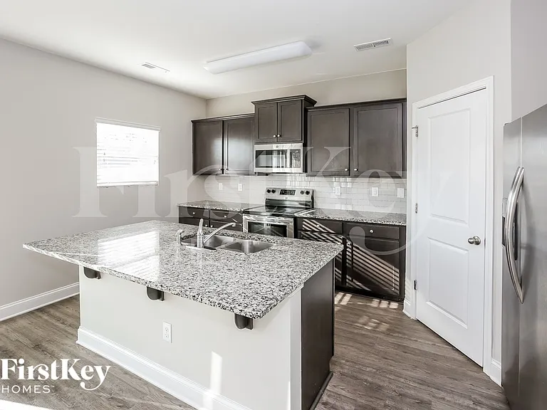 9225 Evans Creek Ct — Photo 6