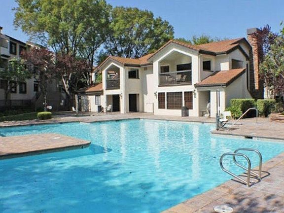 3rd image of 880 E Fremont Ave #500
