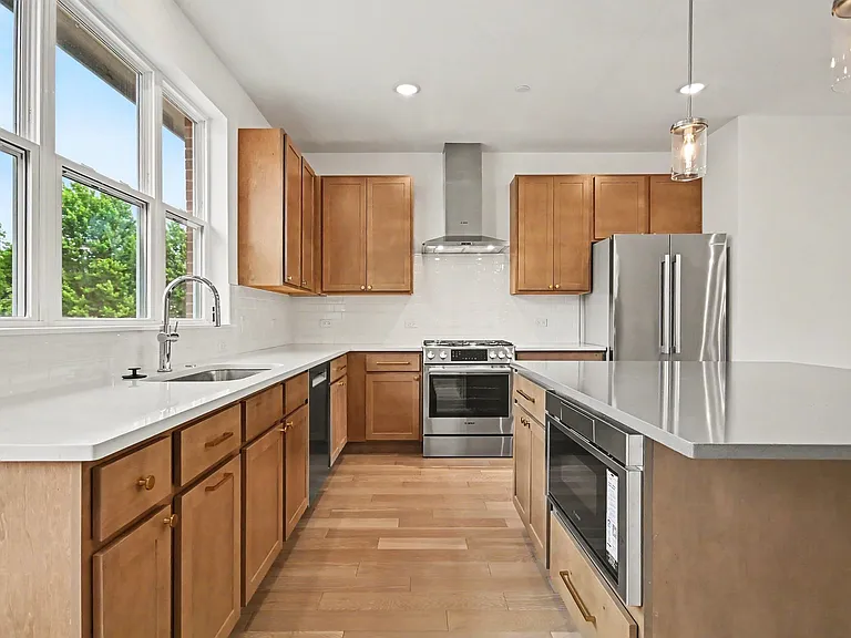 1215 Gateway Ct — Photo 6
