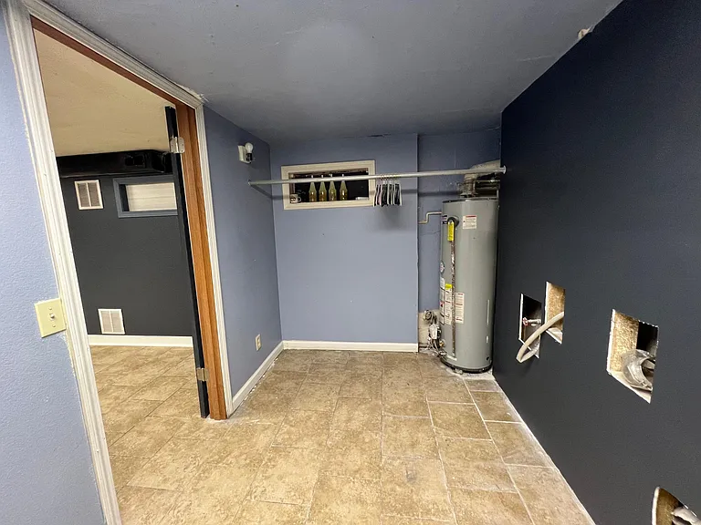 141 S Custer Ave — Photo 8