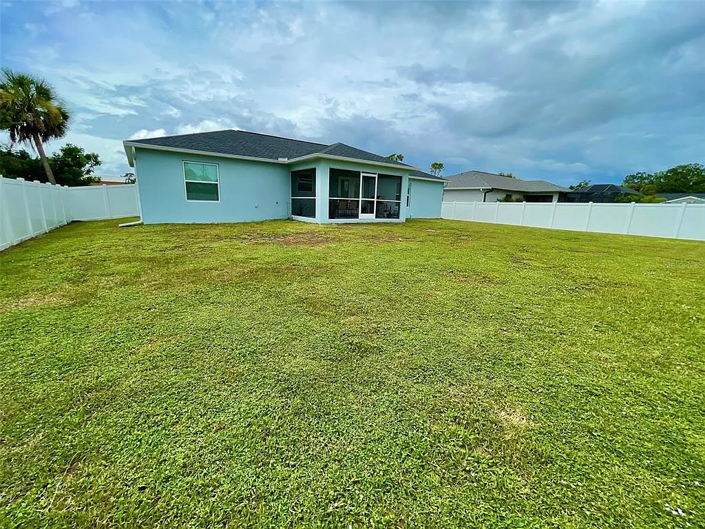3 bed, 2.0 bath, 1639 sqft, $2,100 — Photo 2