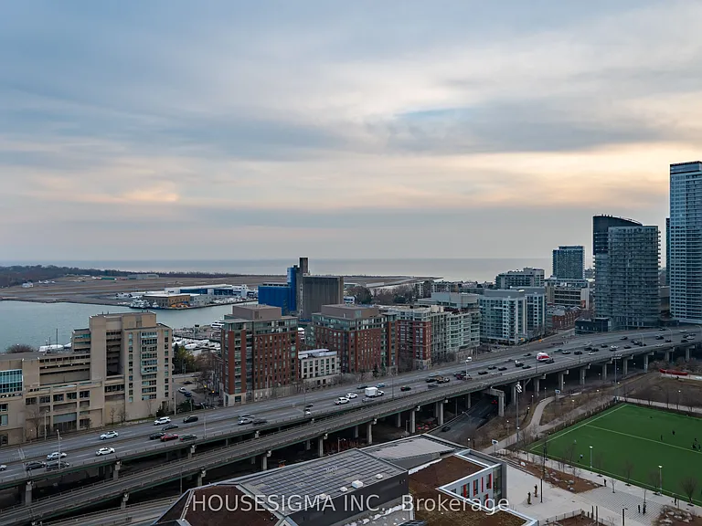 15 Fort York Blvd #1601 — Photo 11