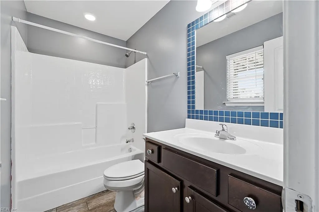 3 bed, 3.5 bath, 2163 sqft, $3,200 — Photo 4