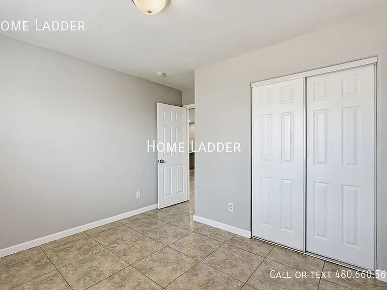 1724 W Carol Ave #A — Photo 18