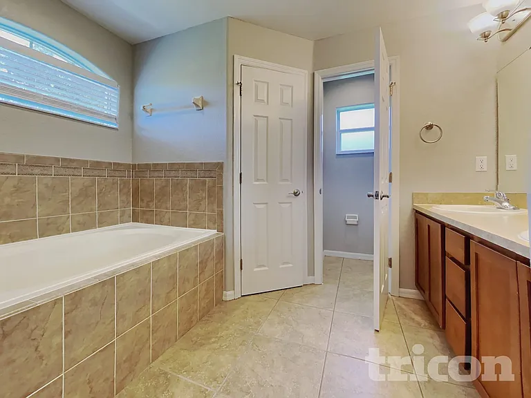 3390 Winchester Estates Cir — Photo 10