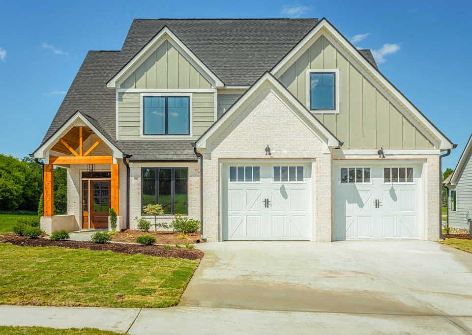 1st image of 255 Pine Lakes Dr