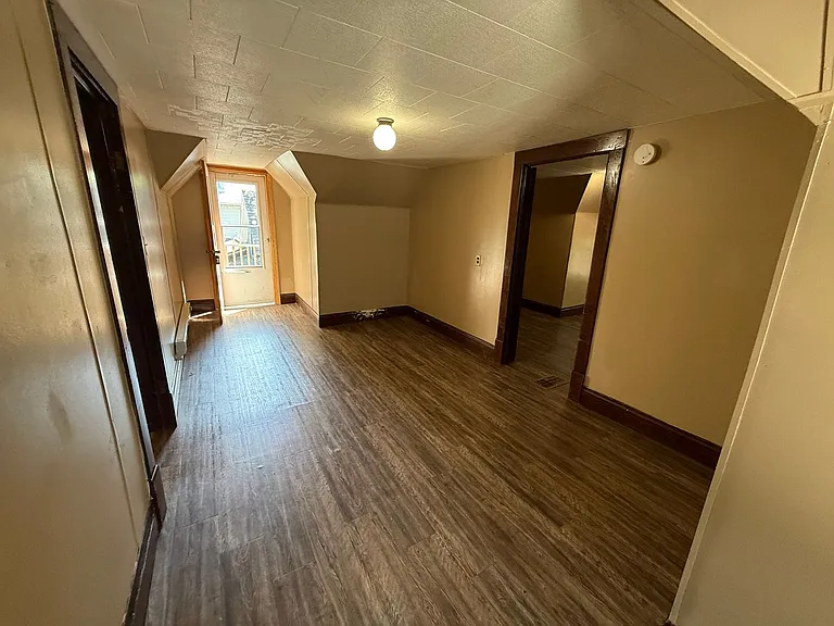 721 E Kemp Ave — Photo 5