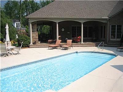 2nd image of 1337 Woodfield Dr