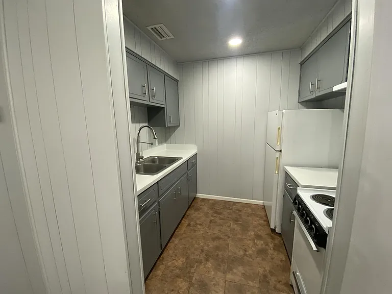 222 S Westgate Dr — Photo 3