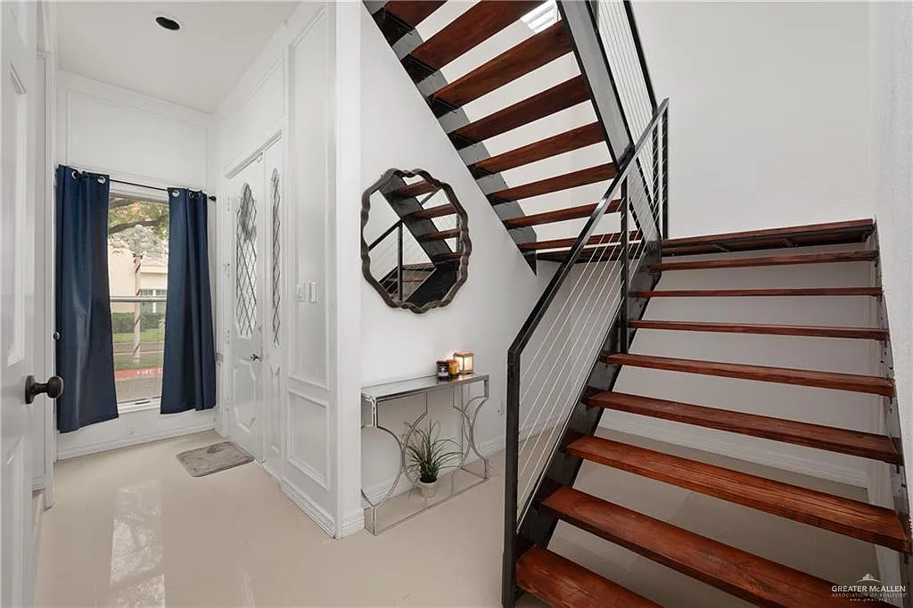 4 bed, 4.5 bath, 3407 sqft, $2,800 — Photo 2