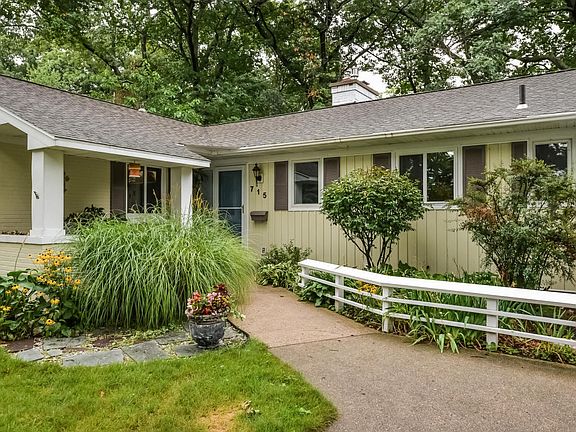 4th image of 715 Lake Dr