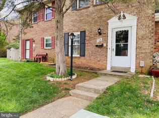 724 Colonial Ave, Sterling, VA 20164