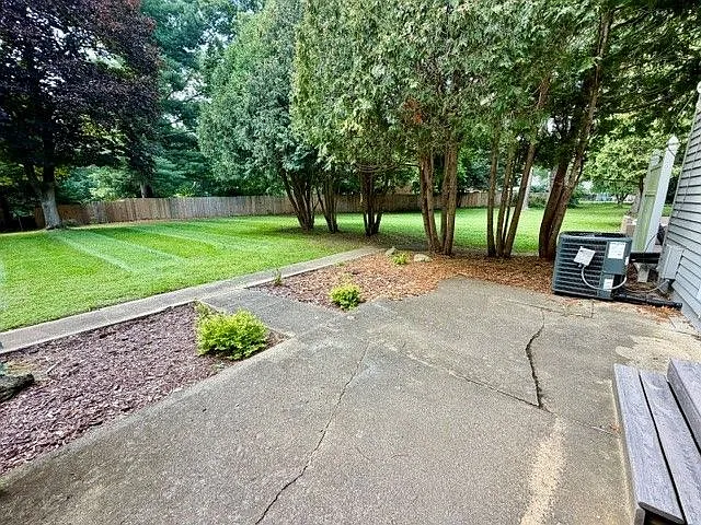 3 bed, 2.5 bath, 1375 sqft, $1,900 — Photo 3