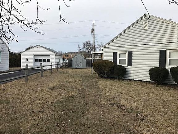 3rd image of 127 Catalpa Dr
