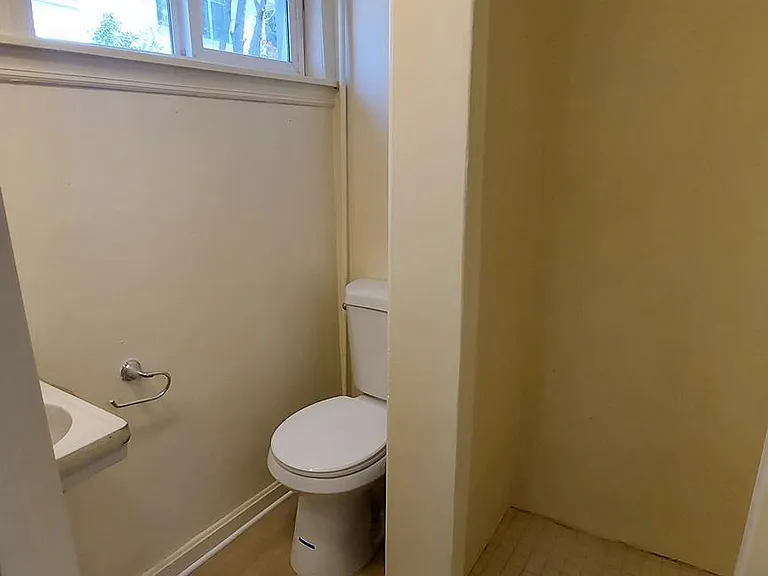 228 Manor Cir #7 — Photo 13