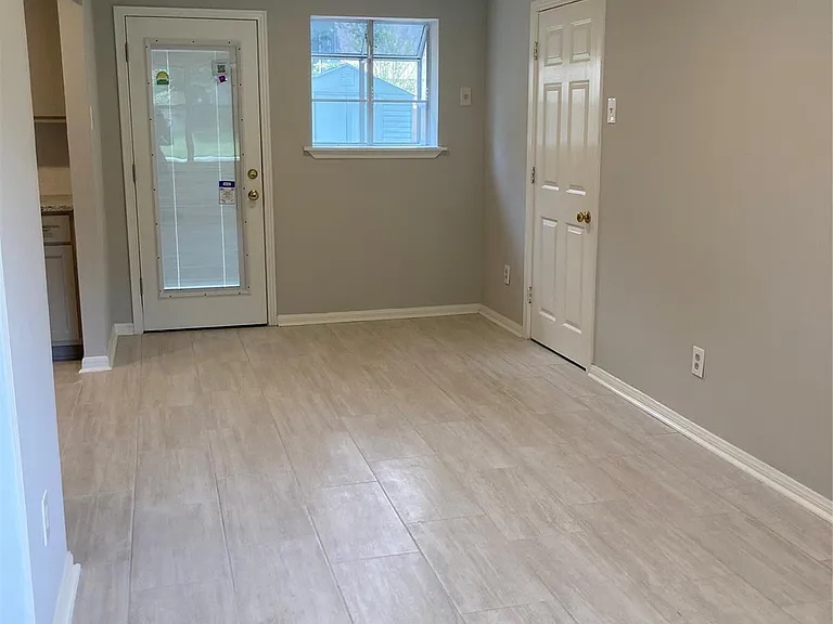 1605 Lamonte Ln — Photo 11