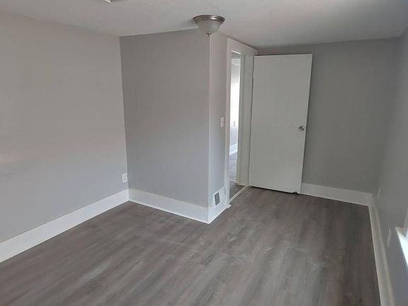 3rd image of 837 W 17th St