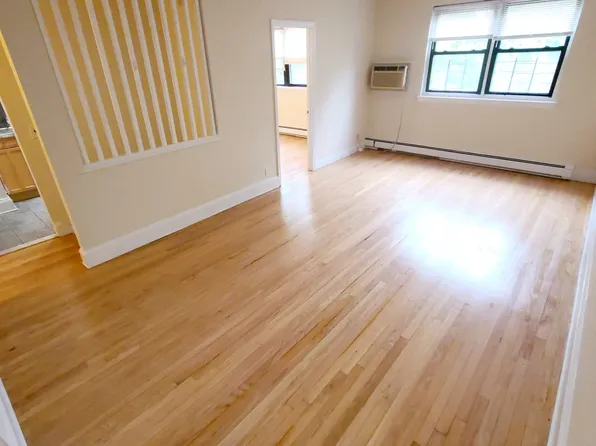 72-38 Yellowstone Boulevard image 1 of 20