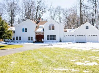 203 Pinewood Rd, Stamford, CT 06903